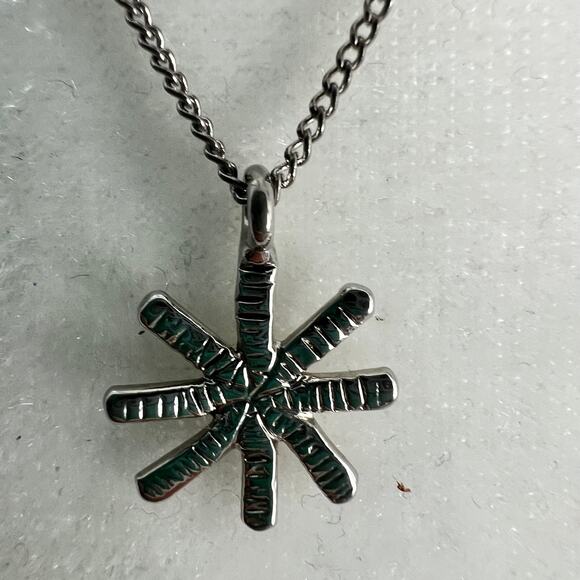 Silver tone dainty minimalist simple starburst adjustable necklace - Picture 4 of 5